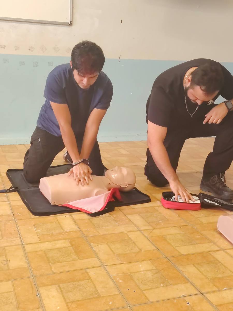 Práctica de RCP con DEA en equipo