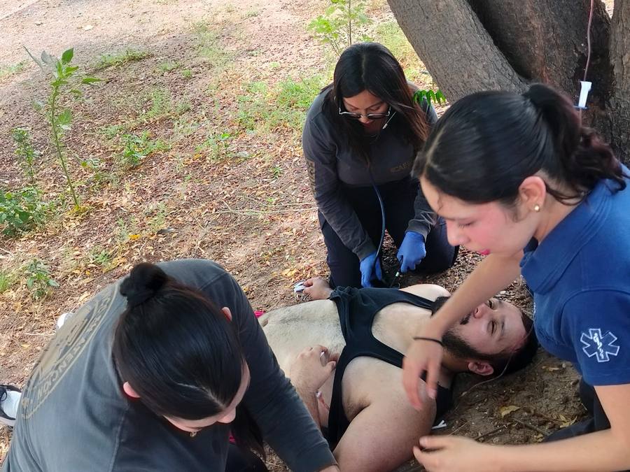Estudiantes de TAMP atendiendo un escenario simulado